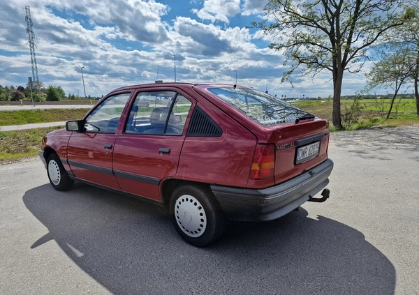 Opel Kadett cena 5500 przebieg: 117000, rok produkcji 1991 z Wrocław małe 137